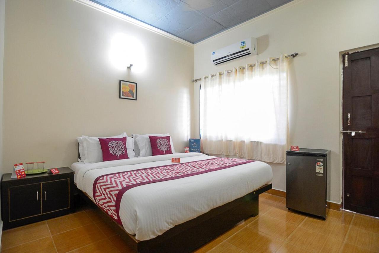 Oyo Pleasure Beach Resort Morjim Exterior photo