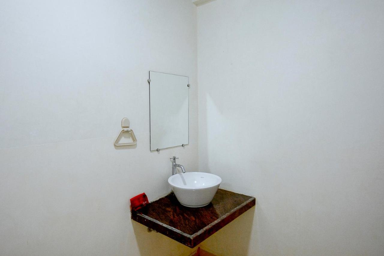 Oyo Pleasure Beach Resort Morjim Exterior photo